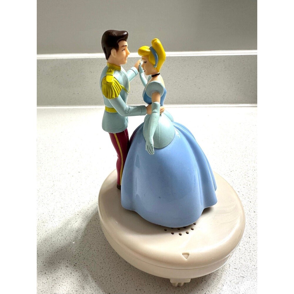 Rare 2007 Disney MUSICAL FIGURINE CINDERELLA AND HER PRINCE DANCE PVC 16 CM